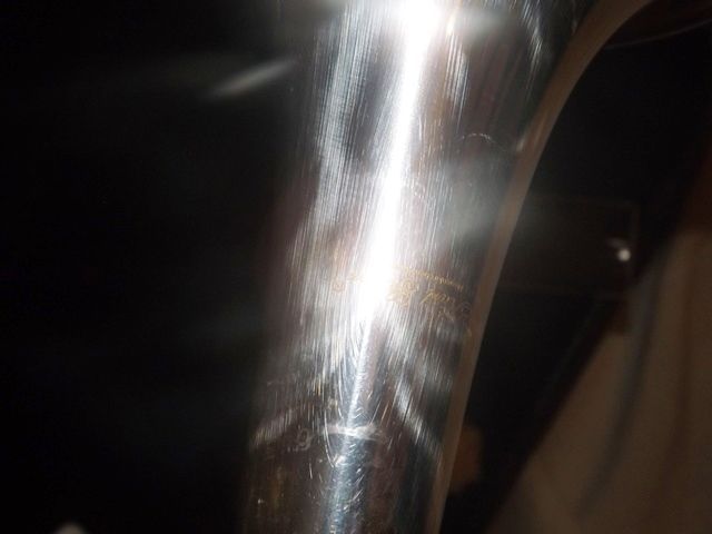 Trompete prateado novo