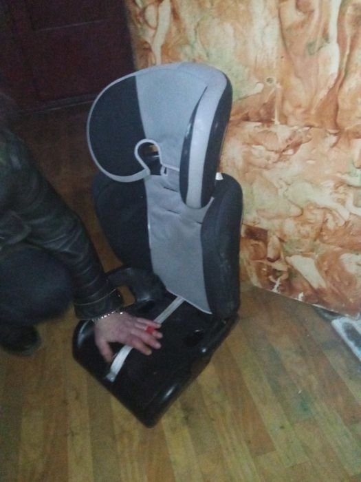Продам детское кресло автомобильное