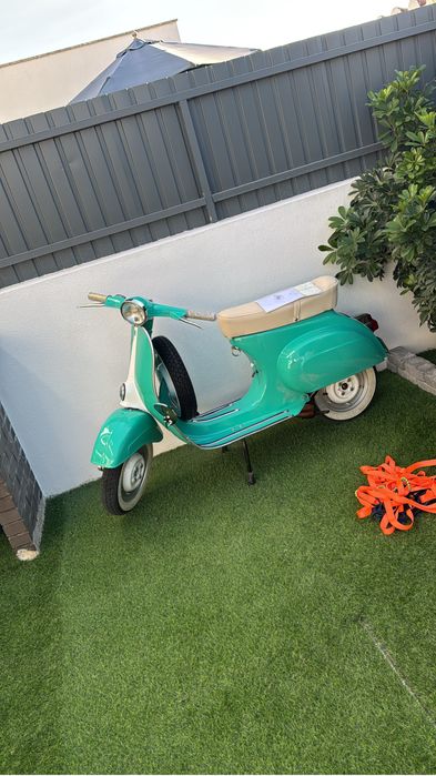 Vespa restaurada impecavel 50s