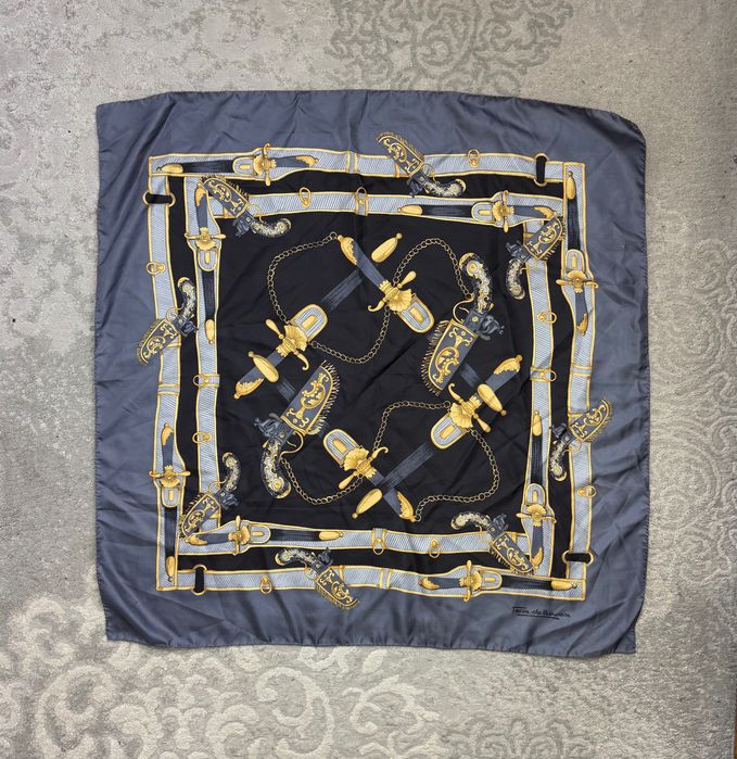 Jedwabna Chusta Tessa De Baviera 100% Jedwab Ręcznie Rolowana  87x87 cm długość szerokość