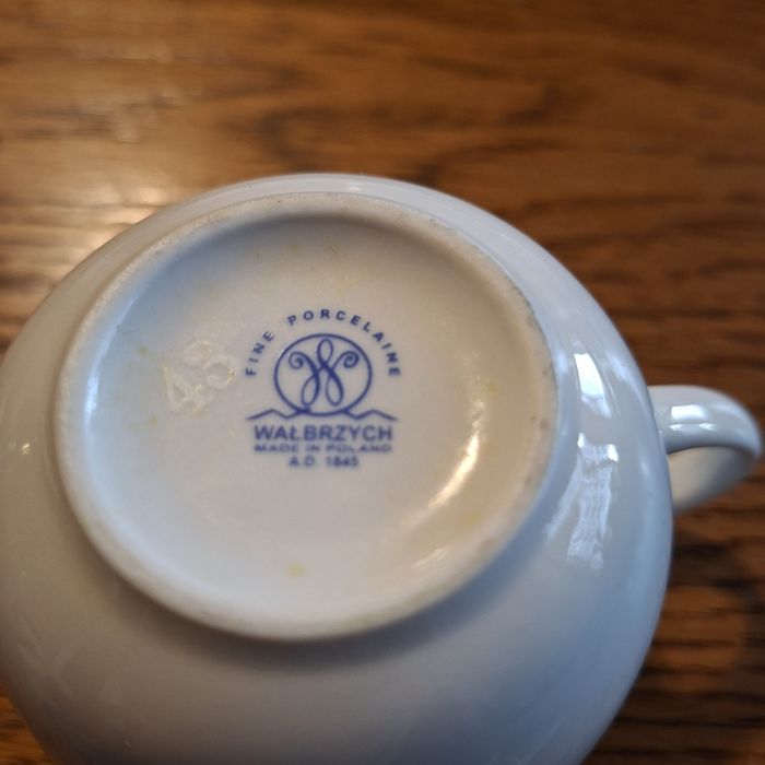 Zestaw filiżanek i spodków z porcelany Wałbrzych