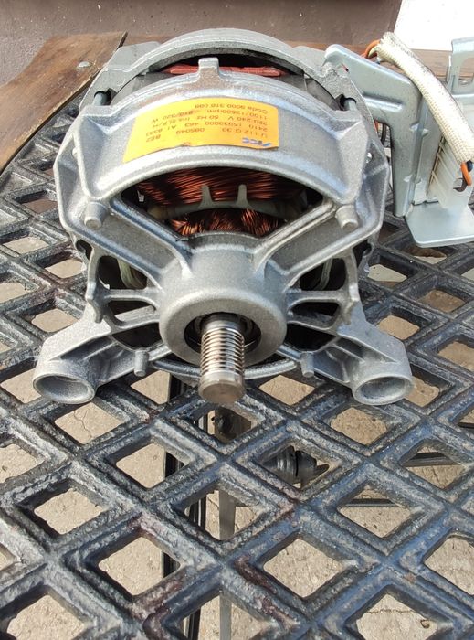 Silnik pralki Bosch.