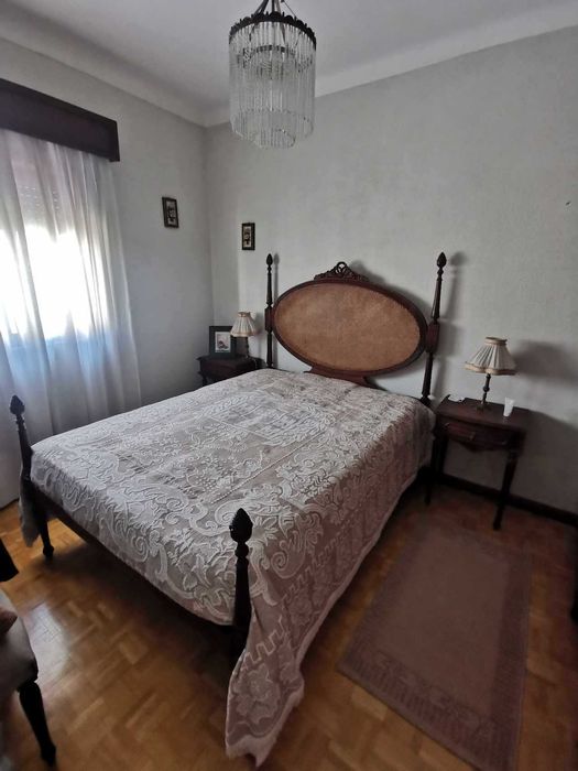 Mobília de quarto antiga em muito bom estado. Vendo em separado.