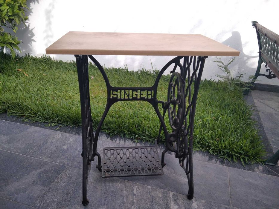 Máquinas de costura antigas OLIVA e SINGER