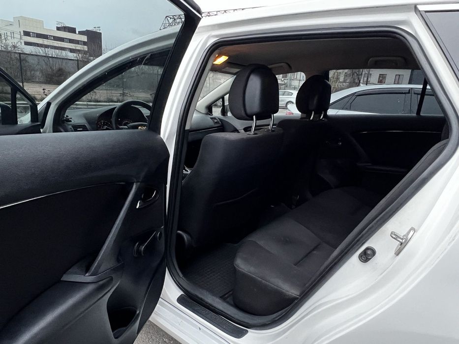 Toyota Avensis автомат 2011рік