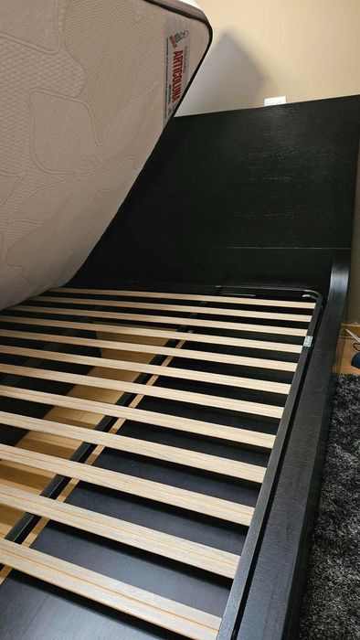Cama casal mogno maciço 160x200cm com estrado e 4 gavetões