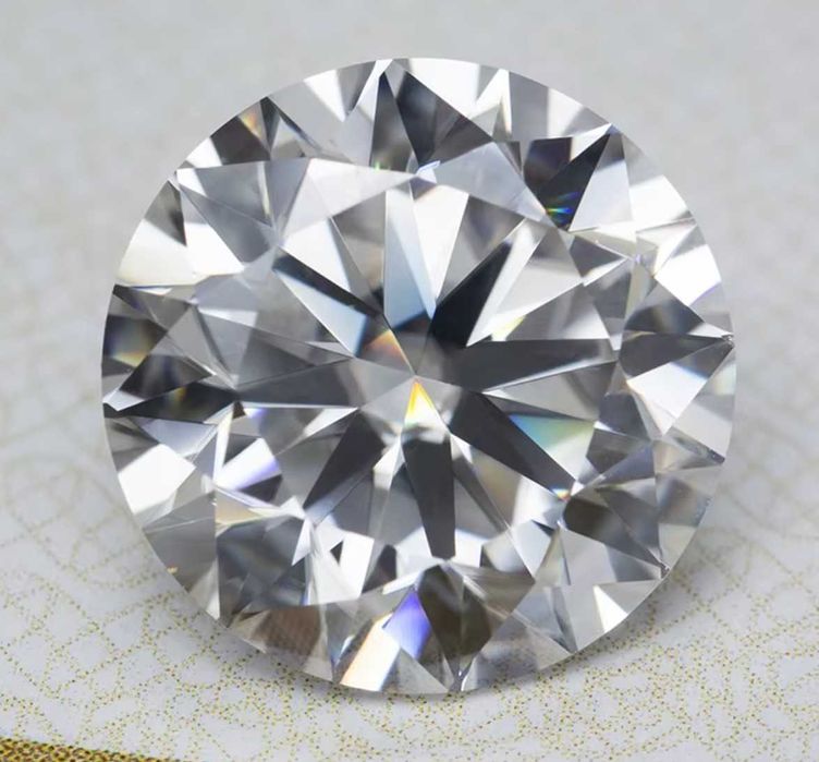 Moissanit 8mm (2ct) idealny zamiennik diamentu