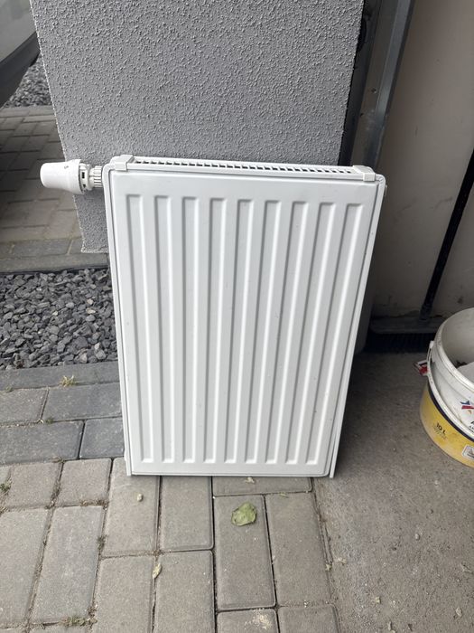 Grzejnik biały panelowy