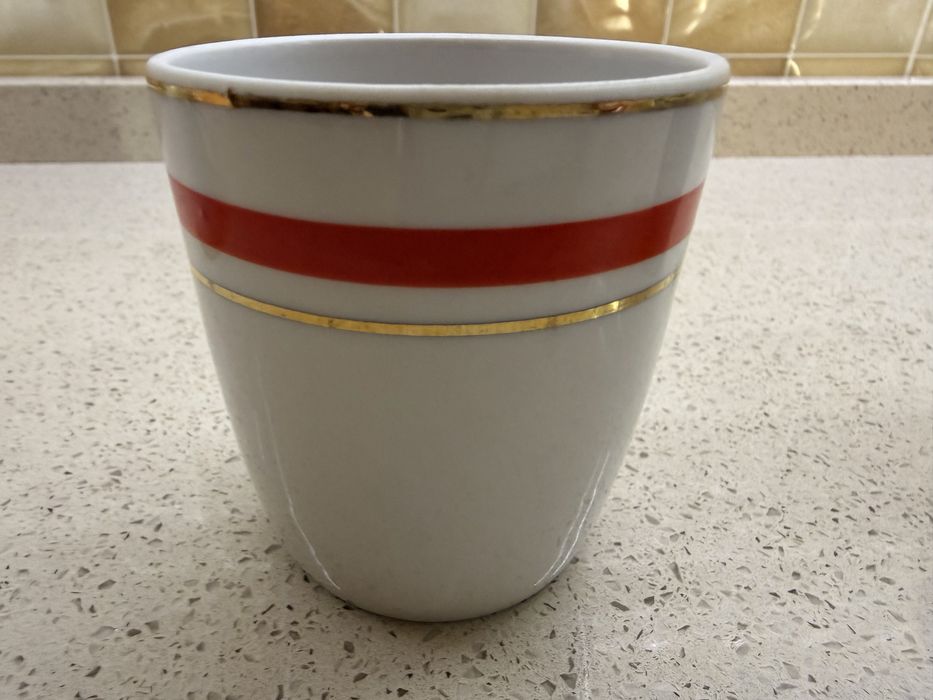 Вінтажні чашки без блюдець.