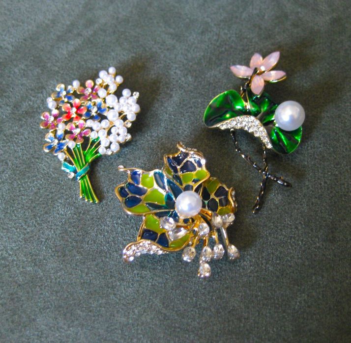 Alfinete / Broche / Pregadeira Flor de Lotus c/ Perola NOVO