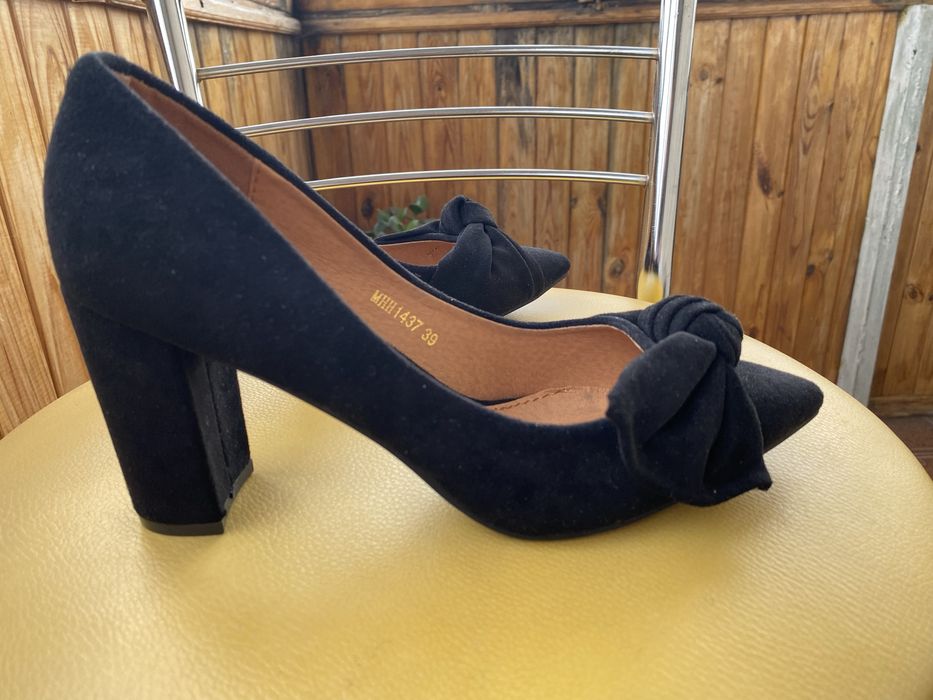 Класичні жіночі туфлі