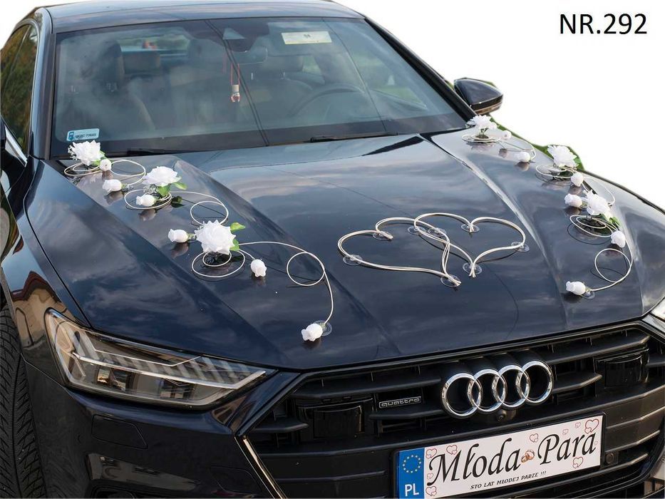 Piękna BIAŁA dekoracja na samochód.Stroik na ciemne auto 292