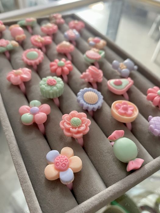 Lote de 27 aneis de criança (novos)