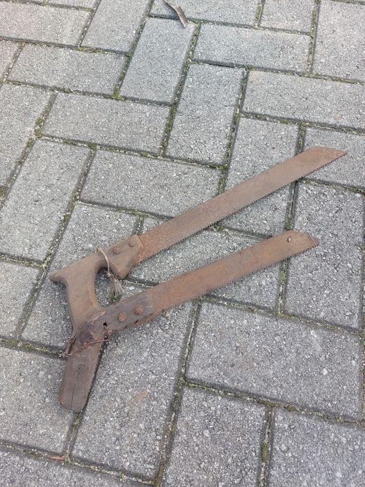 Antiguidades - várias (cinzeiro, candeeiro, facas-cerra e colher)