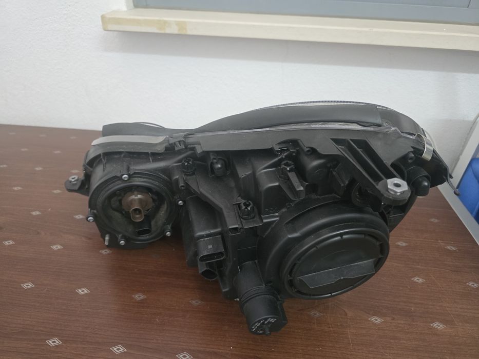 Farol direito  Mercedes W211 xenon