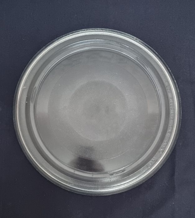 Prato de microondas com 28 cm.