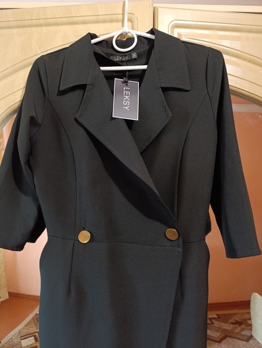Плаття-піджак, нове чорного кольору.