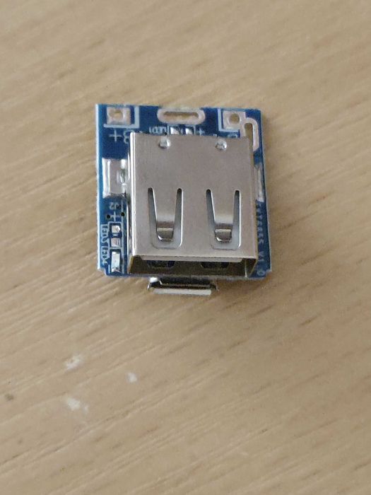 модуль повербанка живлення-зарядки від 18650 з USB-microUSB 1А
