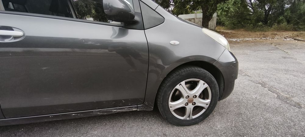Vendo Toyota Yaris 1.0 VVT-I