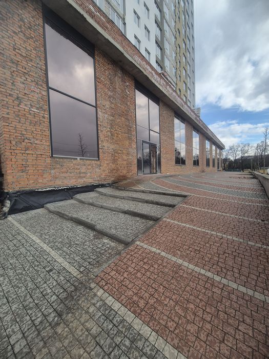 Продаж комерційне приміщення 1000 м.кв Буча ЖК Континент