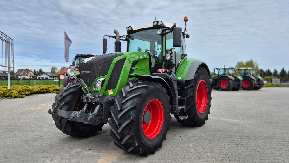 Ciągnik rolniczy FENDT 828 Vario S4 Profi+