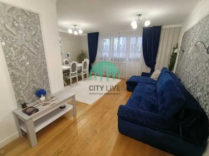 Продається простора дворівнева 4кімнатна квартира біля Велмарту. (38)