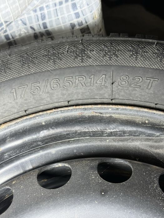 Продам шини резина з штамповками Lassa 175 65 r14