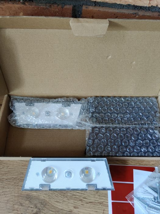 Zestaw 4 lampki solarne LED na płot ścianę ciepłe i zimne światło