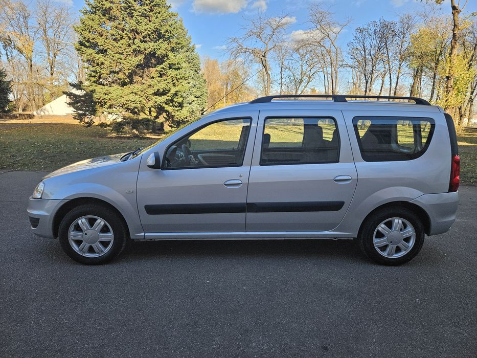 Продам Dacia Logan MCW Laureat Black Line 2012 г.в