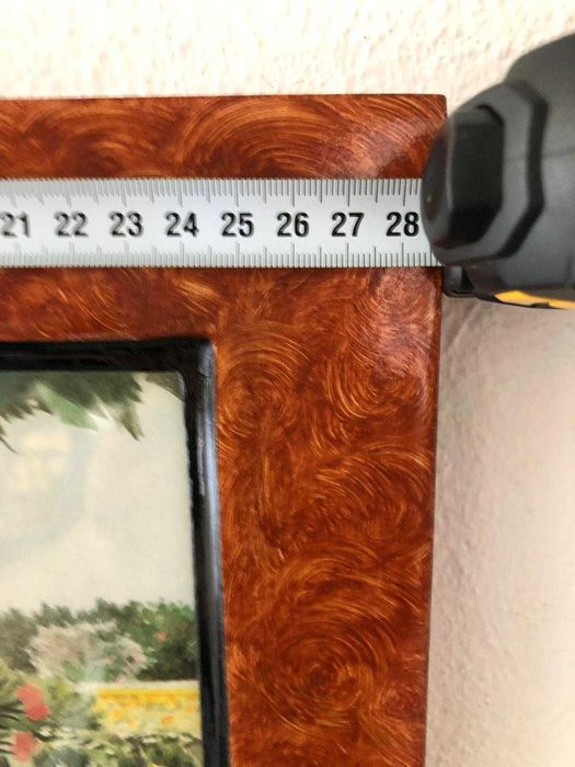 Aguarela de estudante, assinado no fundo direito.