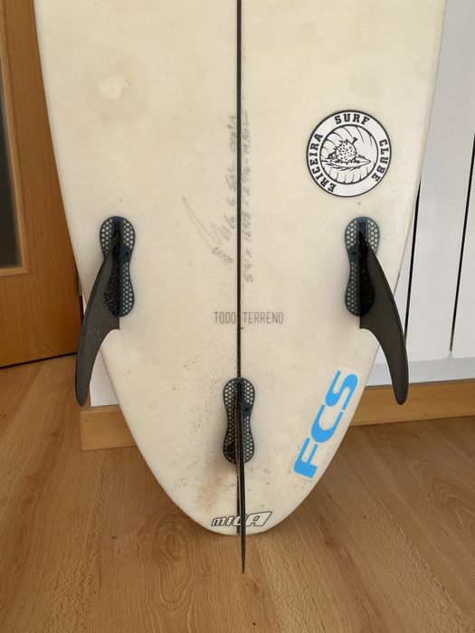 Prancha de surf da Mica Surfboards