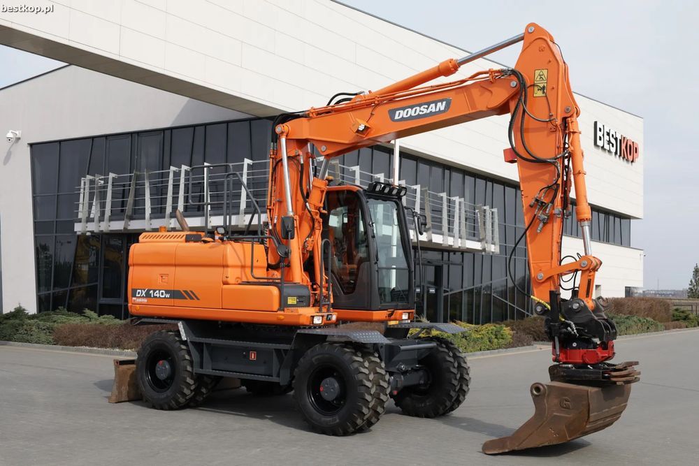 Doosan DX140W-3  | 2016r | 7650h | 15.2t. | Kpl. Linii | Centralne | Rototilt | Idealny