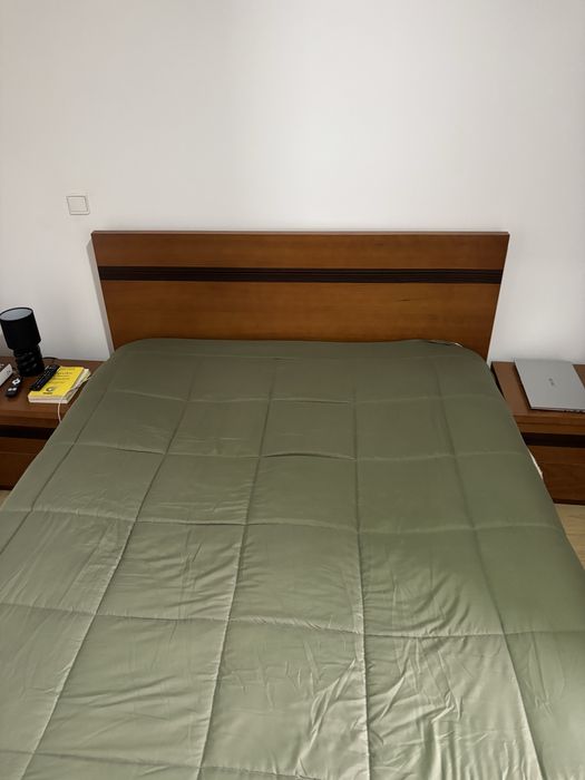 Cama  + 2 mesas de Cabeceira