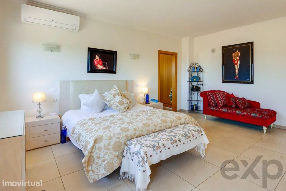 Moradia Familiar T3+1 com Piscina, Entre Lagos e Praia da Luz