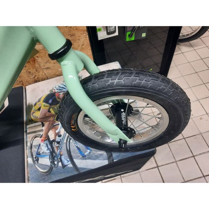 Bicicleta de crianca de equilibrio nova