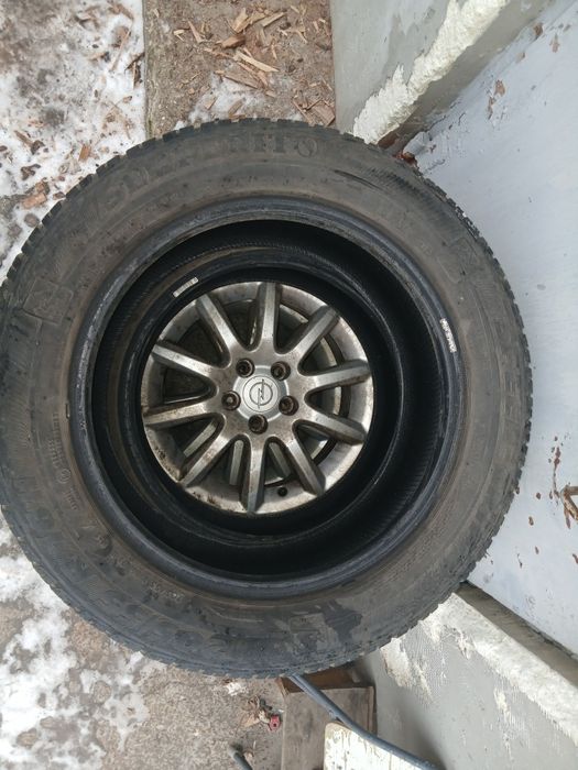 Продам земову резину 205/55/16