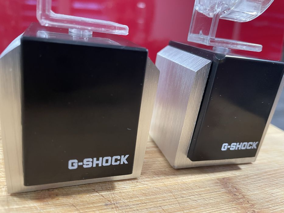 Casio G Shock sztojaczki na zegarki (2 sztuki) ekspozytor