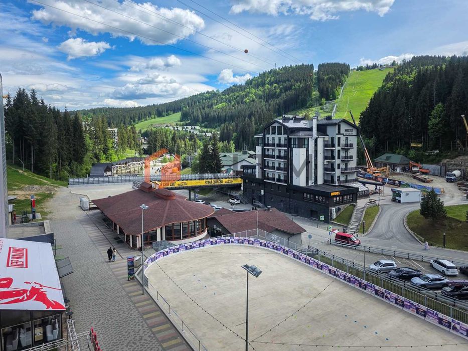 Top Location. комерція 38.6 м² у центрі Буковелю (Паркінг 2)