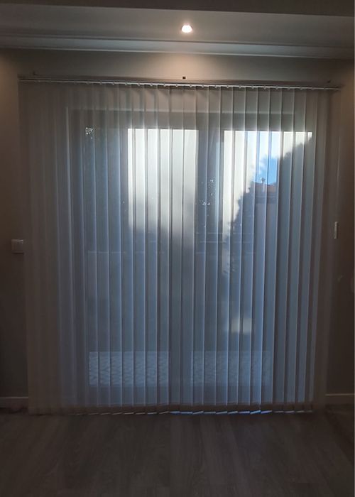 Cortina de Lâminas Verticais Bandalux – Excelente Estado