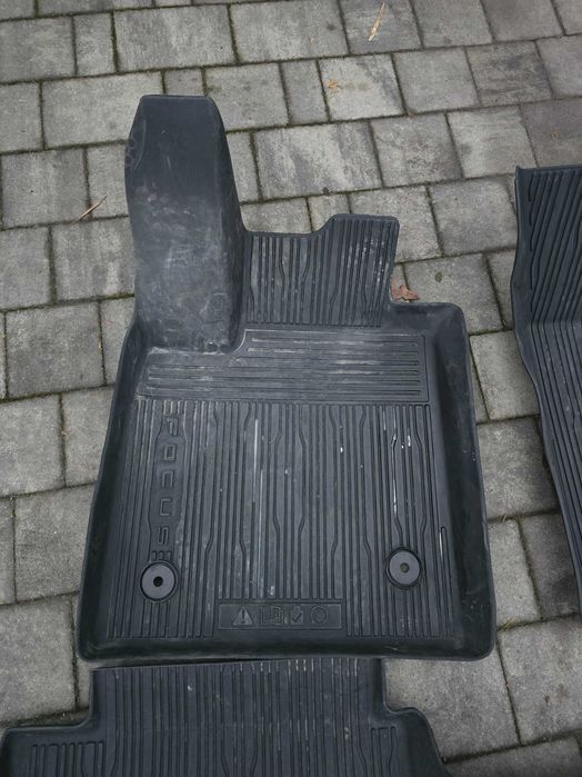 Oryginalne gumowe dywaniki Ford Focus mk4