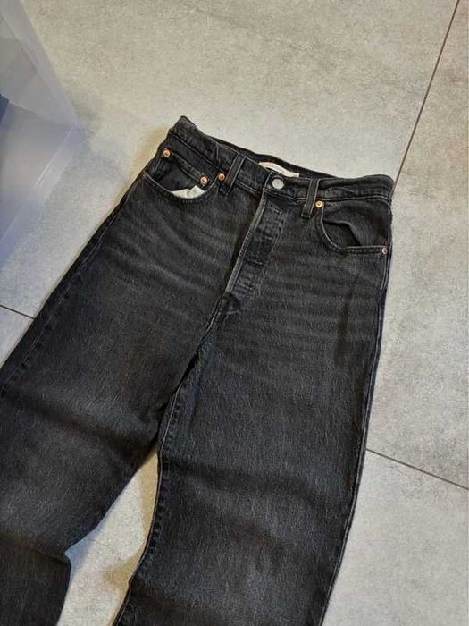 Jeansy Levi's z wysokim stanem Straight proste szaro-czarne 28