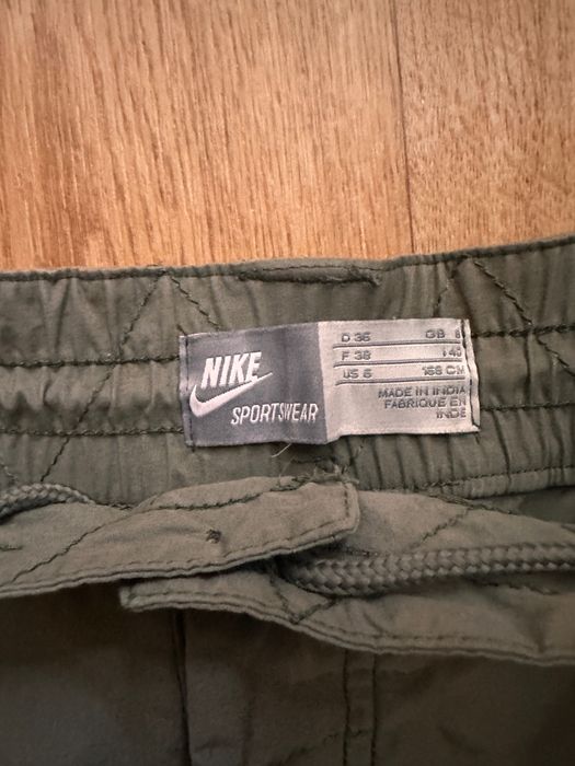 Штани Nike на затяжках