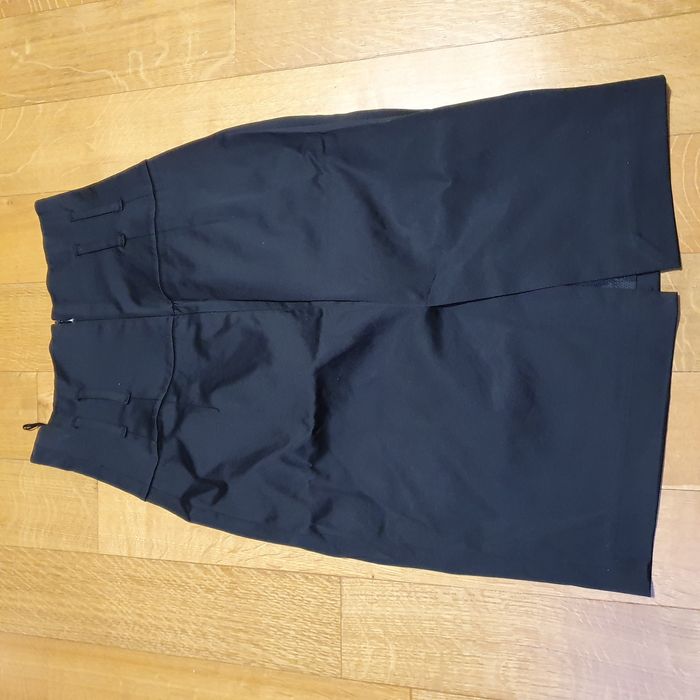 Czarna spódnica z wysokim stanem