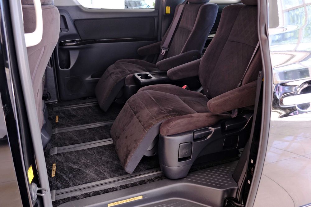 Toyota Vellfire 2011