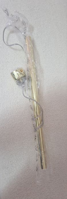 Złota lampa wisząca