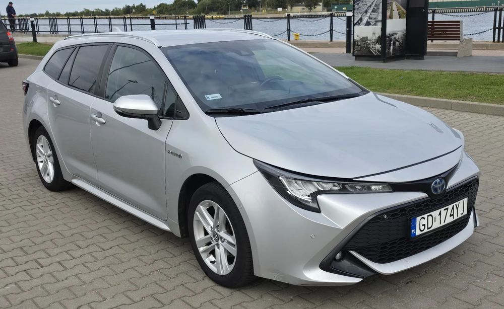 Toyota Corolla Hybryda + LPG idealny stan salon PL serwis COMFORT + TECH FV 23%