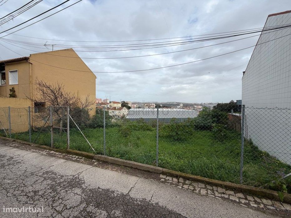 Vende-se Terreno na Arroja, em Odivelas