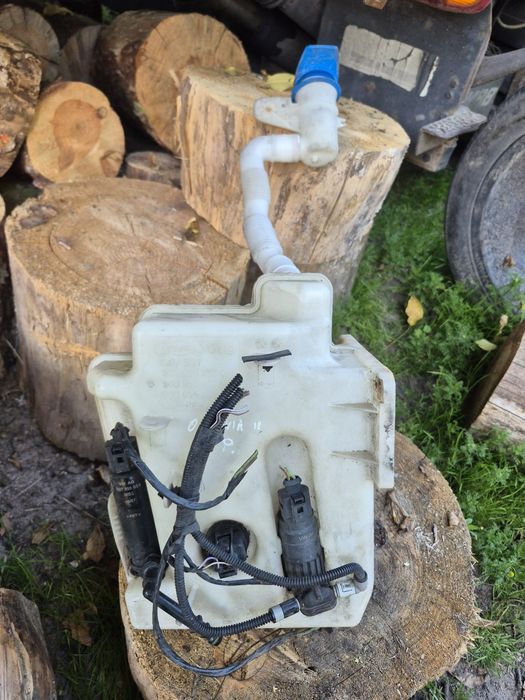 Zbiorniczek pompka spryskiwaczy lamp xenon a3 8p leon golf v altea eos