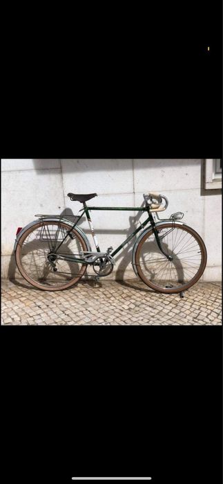 Bicicleta antiga em muito bok estado