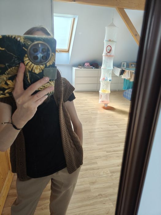Kamizelka Zara z misiem w kapturze.